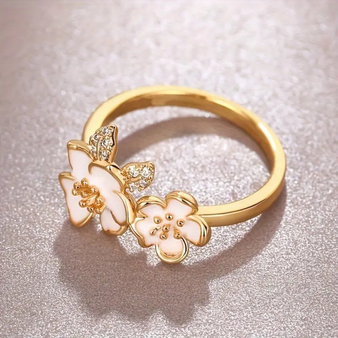 White Blossom Bright Gold Ring