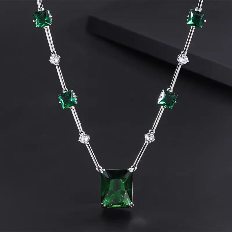 Daphira Verelune Jewelry emerald | White Gold