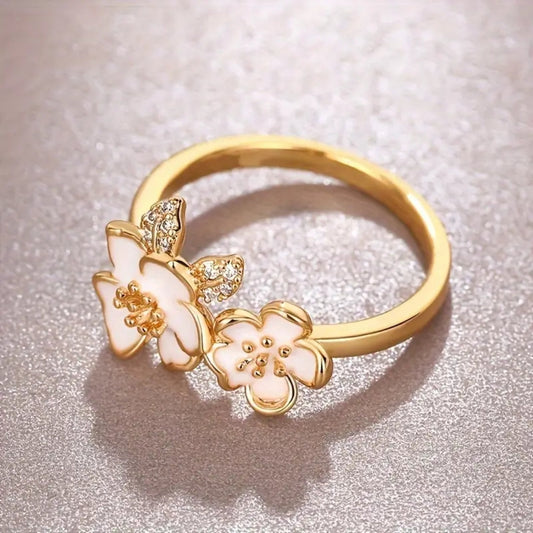 White Blossom Bright Gold Ring