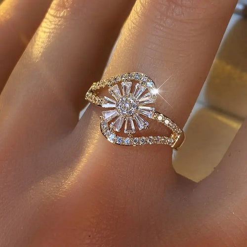 Wavy Daisy Crystal Ring