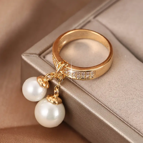Dangling Pearl Bright Earrings