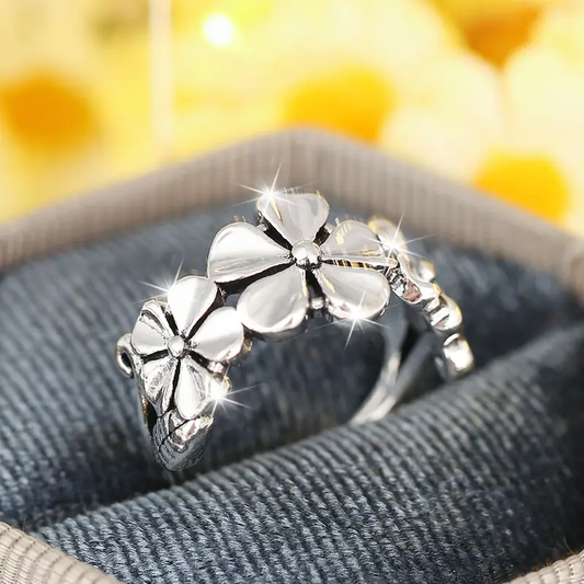 Bright Silver Daisy Ring