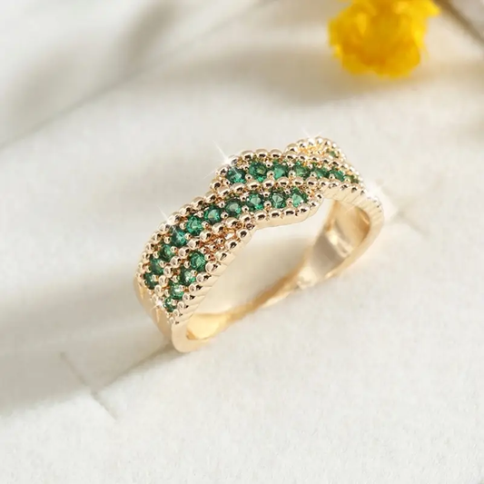 Green Inlaid Crystals Wavy Ring