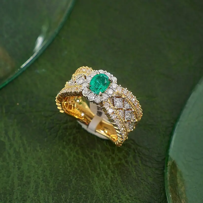 Emerald Sparkly Golden Ring